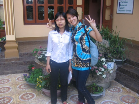 Lotus hotel: Oanh and lady from the reception
